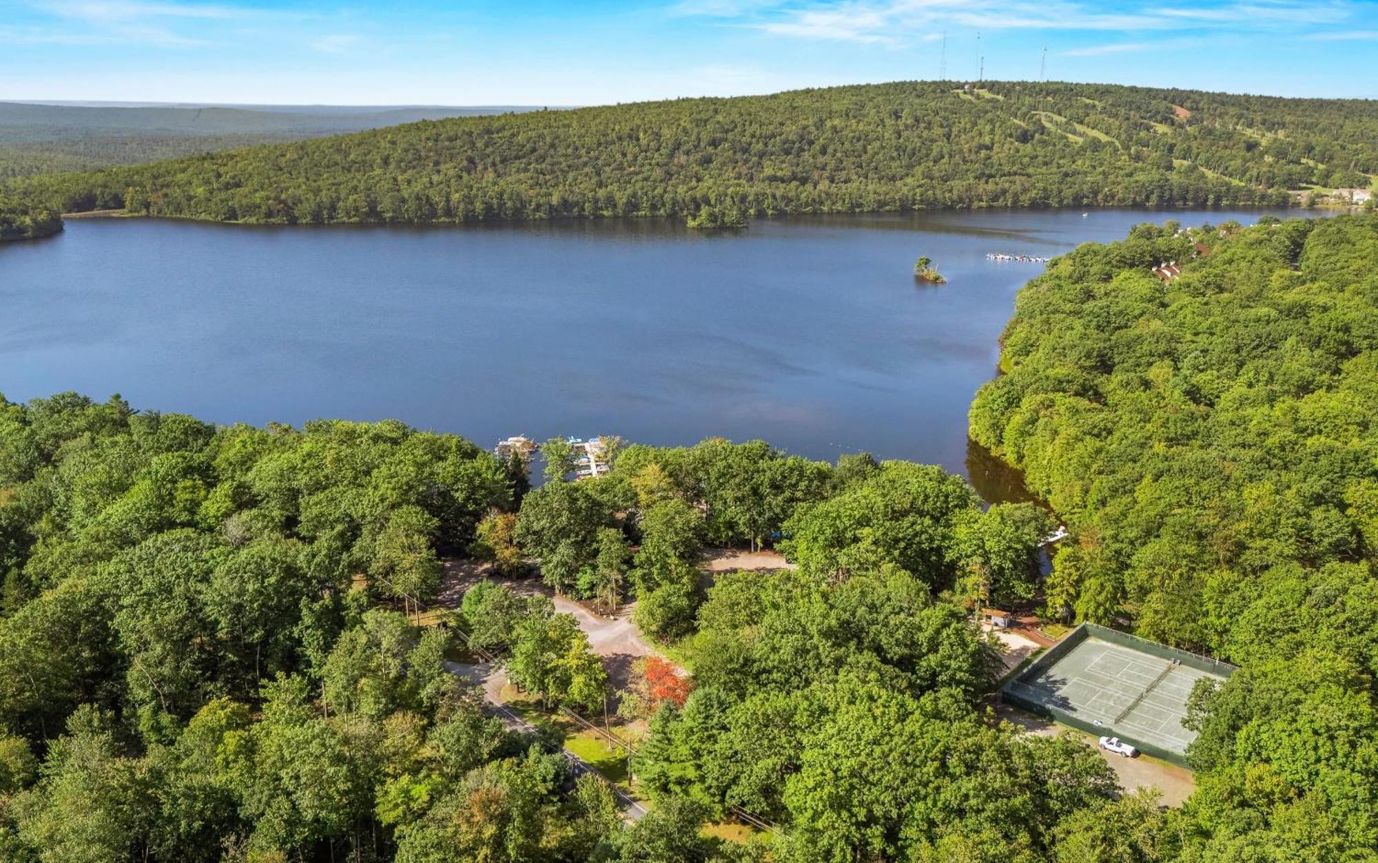 לייק הרמוני Highland Hideaway By Avantstay Group Poconos Retreat W Patio Game Room מראה חיצוני תמונה