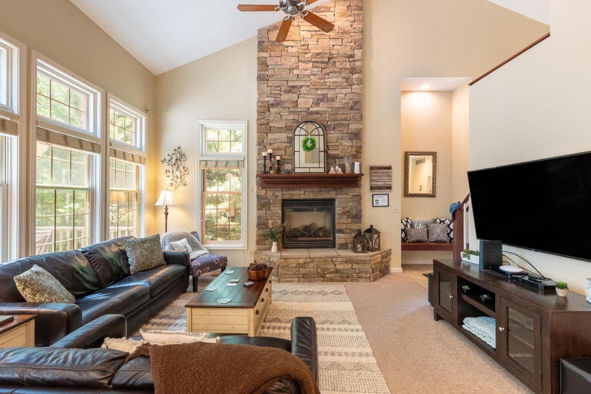 לייק הרמוני Highland Hideaway By Avantstay Group Poconos Retreat W Patio Game Room מראה חיצוני תמונה
